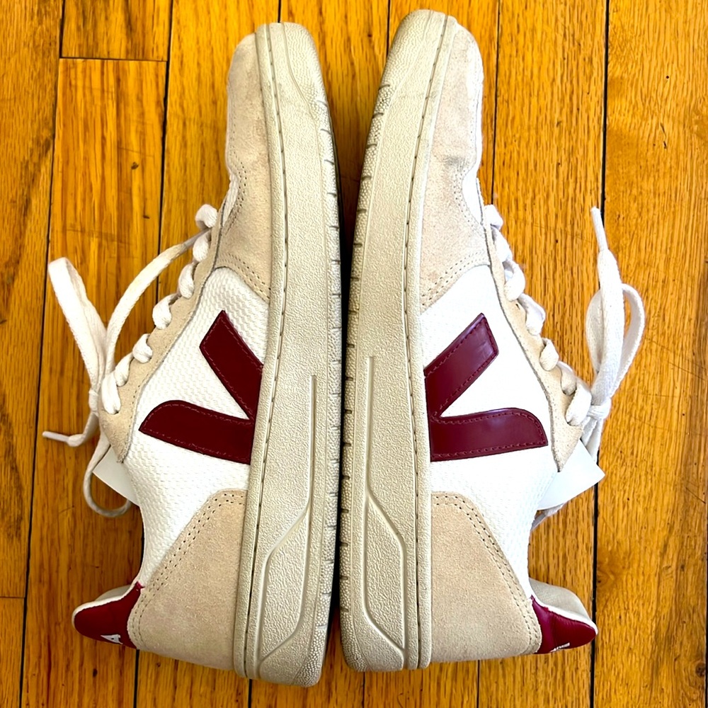 Veja Campo Sneakers Size 8 (EURO 39). Cream with tan and burgundy accents. - Picture 1 of 4